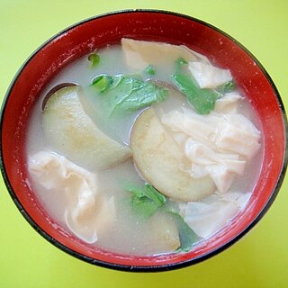 茄子と湯葉小松菜の味噌汁